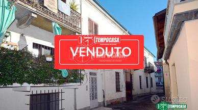 3 LOCALI IN VIA ANDREA MENSA