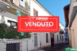 3 LOCALI IN VIA ANDREA MENSA