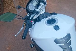 Suzuki GSR 750 2013 come foto