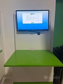 Postazione Internet / PC da parete con monitor