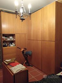 GRATIS Armadio angolare in legno, grande capienza