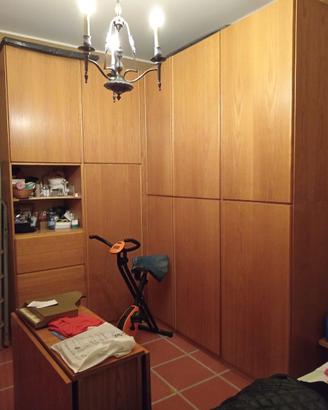 GRATIS Armadio angolare in legno, grande capienza