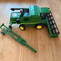 John Deere Mietitrebbia T670i, Bruder