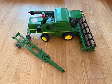 John Deere Mietitrebbia T670i, Bruder