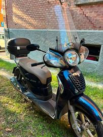 Aprilia Scarabeo 200 IE con 11.500 km