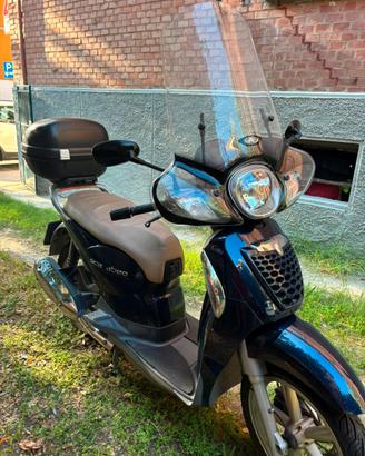 Aprilia Scarabeo 200 IE con 11.500 km