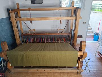 Telaio manuale in legno anno di costruzione 1910