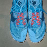scarpe chiodate per gare di atletica
