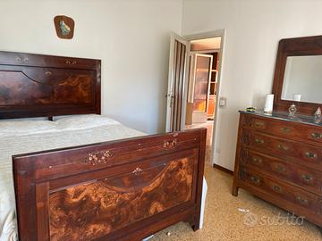 Camera da letto vintage di legno