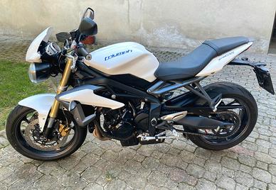 TRIUMPH STREET TRIPLE 675 M.Y. 2013