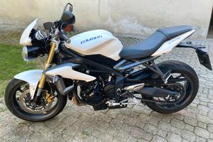 TRIUMPH STREET TRIPLE 675 M.Y. 2013