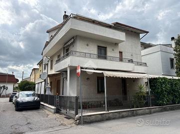 4 LOCALI A BASTIA UMBRA