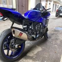Yamaha R 1