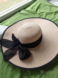 cappello di paglia intrecciata protegge dal sole 