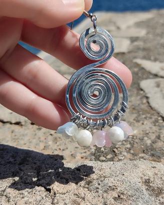 Orecchini wire spirali con fiori