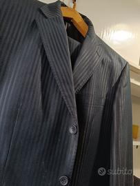 vestito uomo elegante blu scuro 