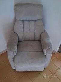 poltrona reclinabile movimento elettrico