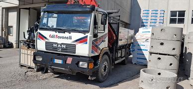 camion 2 assi con gru