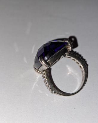 anello con pietra colore viola e argento marcato