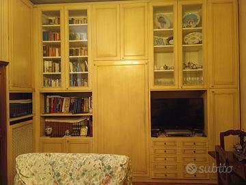 Parete Attrezzata Classica in Legno con Letto