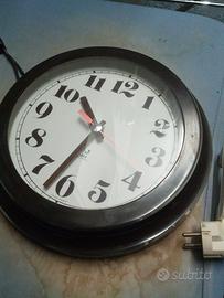 Orologio vintage in metallo con marca Jaz