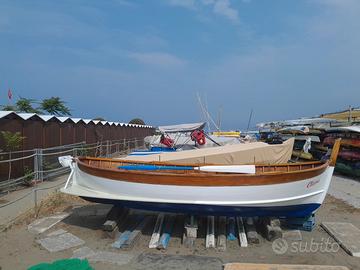 Gozzo ligure con motore fuoribordo