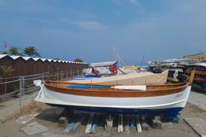 Gozzo ligure con motore fuoribordo