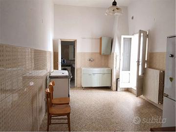 CASA INDIPENDDENTE DI 3 VANI CON AMPIO ATRIO