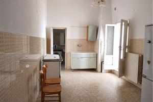 CASA INDIPENDENTE DI 3 VANI CON AMPIO ATRIO