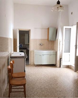 CASA INDIPENDDENTE DI 3 VANI CON AMPIO ATRIO