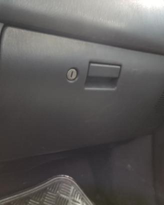 Cassetto portaoggetti MITSUBISHI L200 del 2000