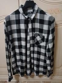 Camicia bianca e nera