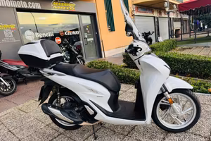 HONDA SH 150 TUTTO INCLUSO ANCHE PASSAGGIO!