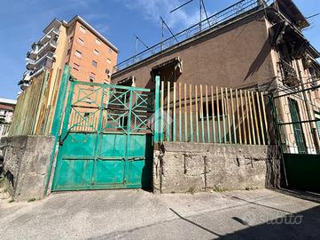 2 LOCALI A NAPOLI