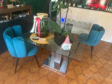 tavolo in vetro con sedie