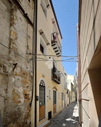 2 LOCALI A PALERMO