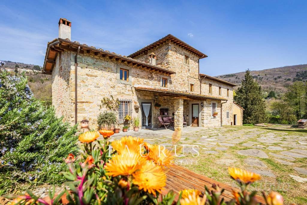 Rustico / Casale di 456 m² con più di 5 locali a P - Vista 2