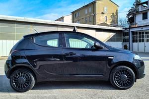 Lancia Ypsilon 1.2 69 CV 5 porte BENZINA E6 Black 