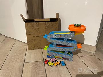 Gioco in legno garage con macchinine