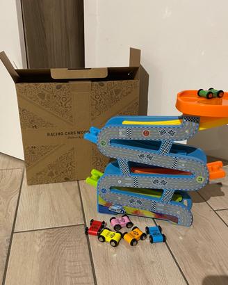 Gioco in legno garage con macchinine