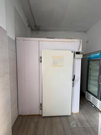 Cella frigo, scaffalature, cassa, frigo verticali