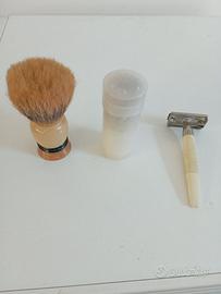 Rasoio a mano + 2 pennelli