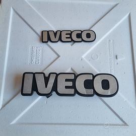 Coppia Stemmi IVECO Cromati Scritta Rilievo Targhe