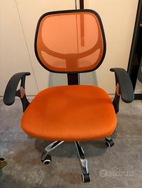 Sedia arancione e nera PERFETTA