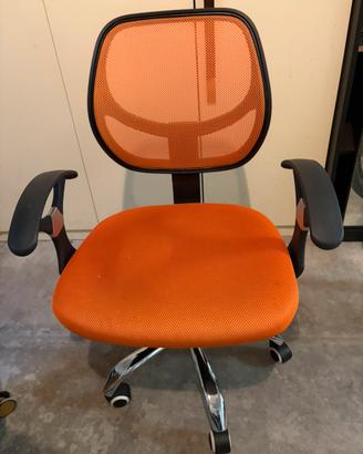Sedia arancione e nera PERFETTA