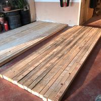 Murali in abete grezzo .