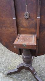 Tavolo rotondo in noce – XIX secolo (1800)