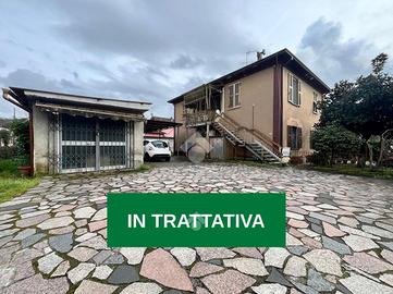 CASA SEMINDIPENDENTE A SARZANA