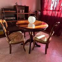 Tavolo e sedie stili classici