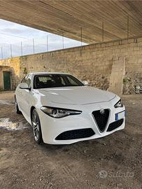 Alfa Romeo Giulia da vetrina